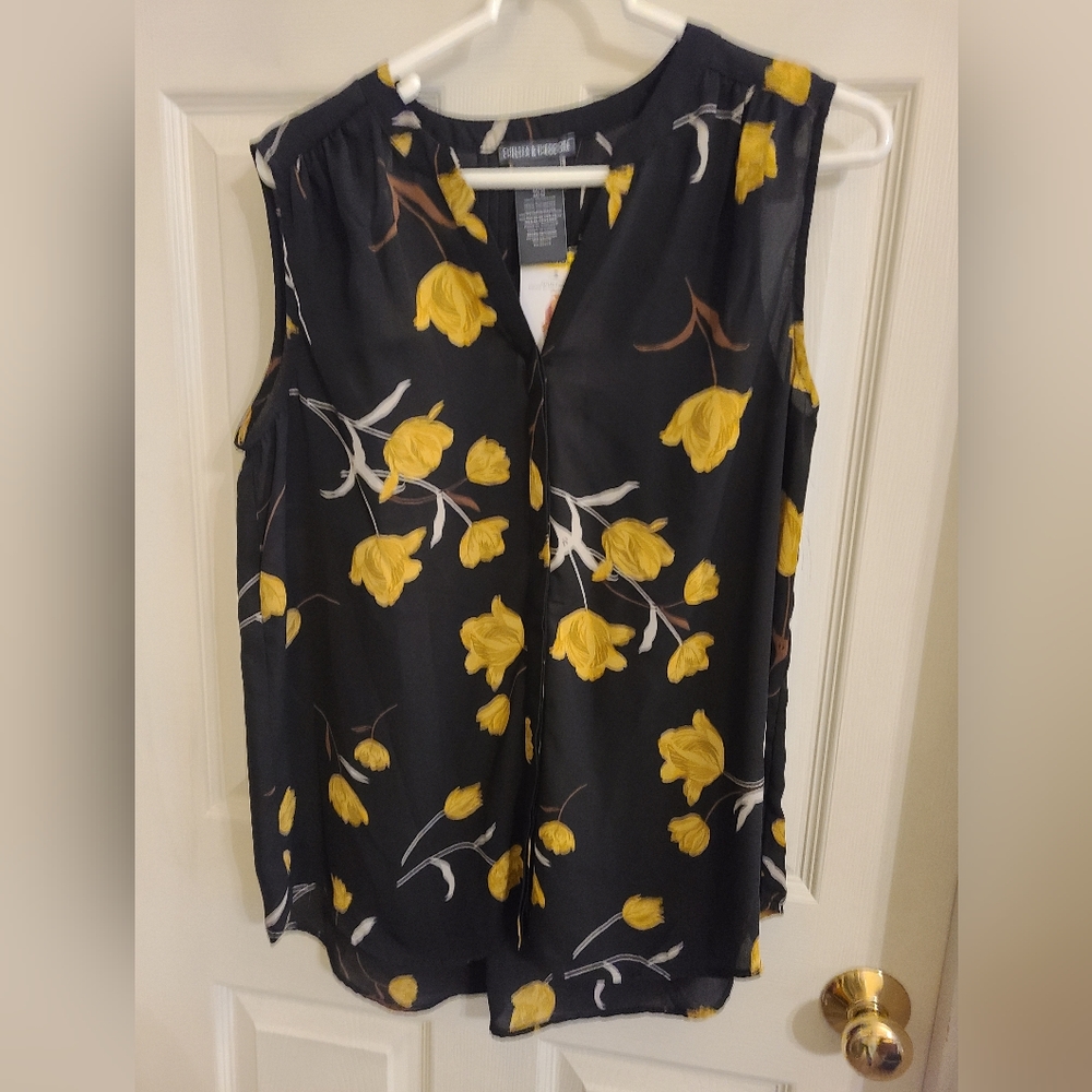 Button down sleeveless blouse - Picture 3 of 3